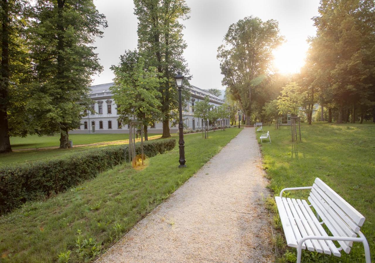 فندق جينو بارك بالاس Považská Bystrica المظهر الخارجي الصورة