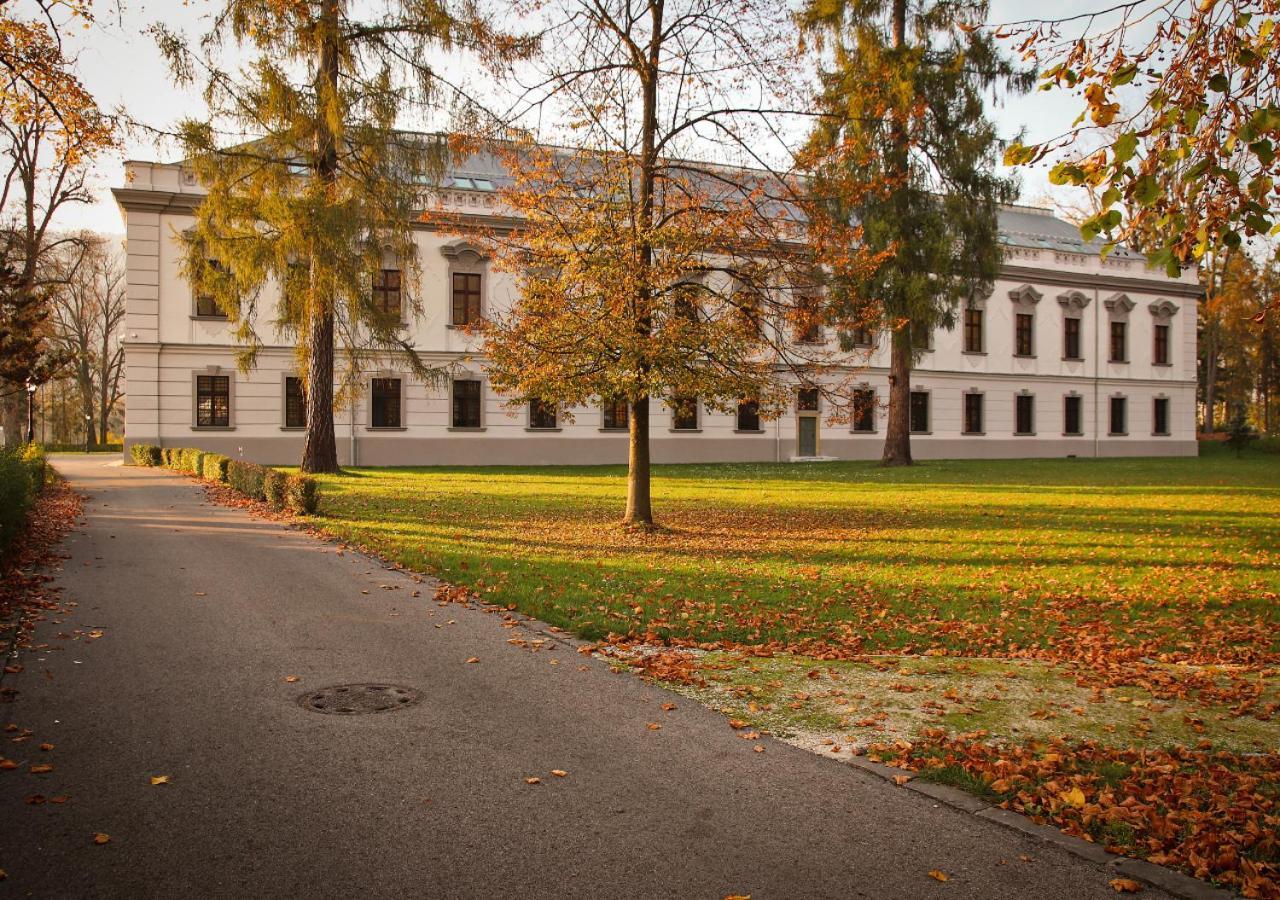 فندق جينو بارك بالاس Považská Bystrica المظهر الخارجي الصورة