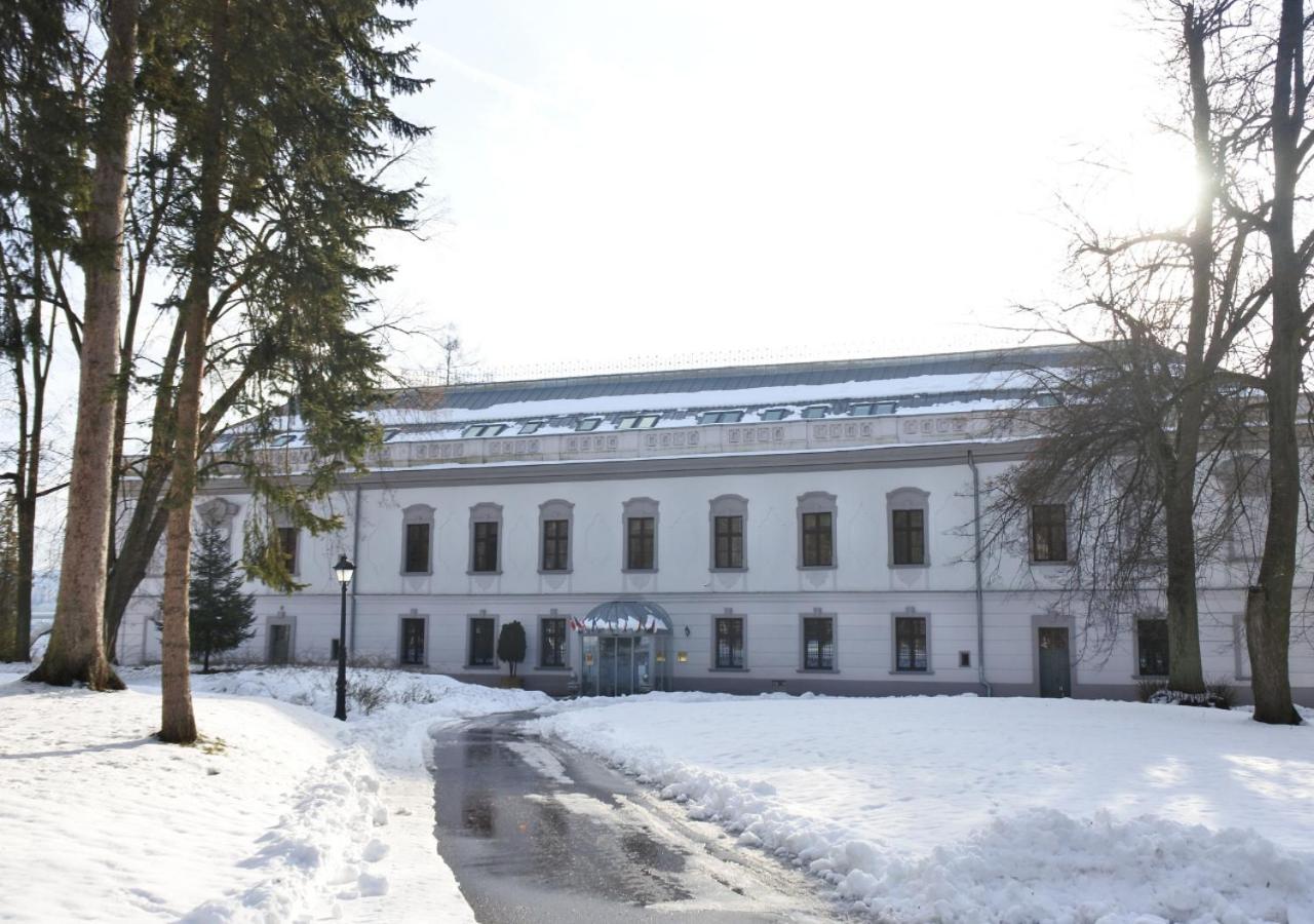 فندق جينو بارك بالاس Považská Bystrica المظهر الخارجي الصورة