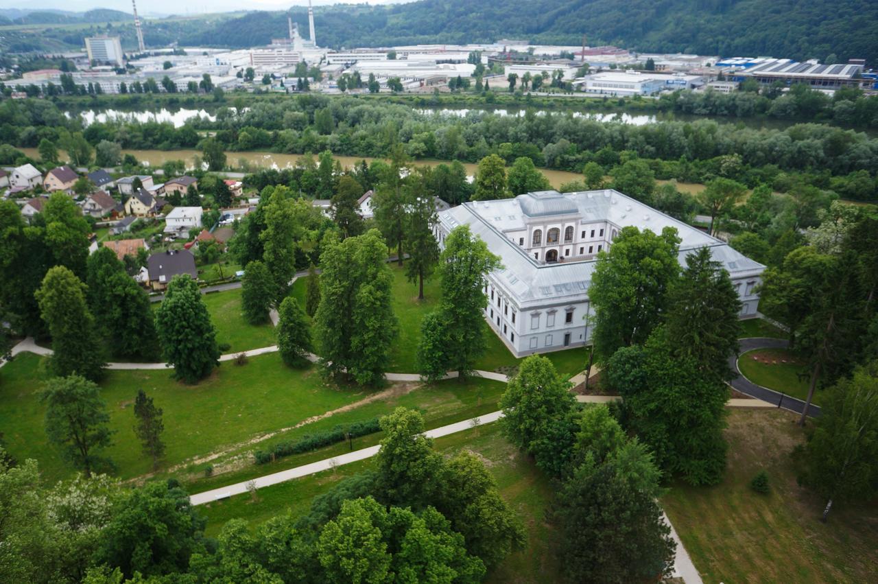 فندق جينو بارك بالاس Považská Bystrica المظهر الخارجي الصورة
