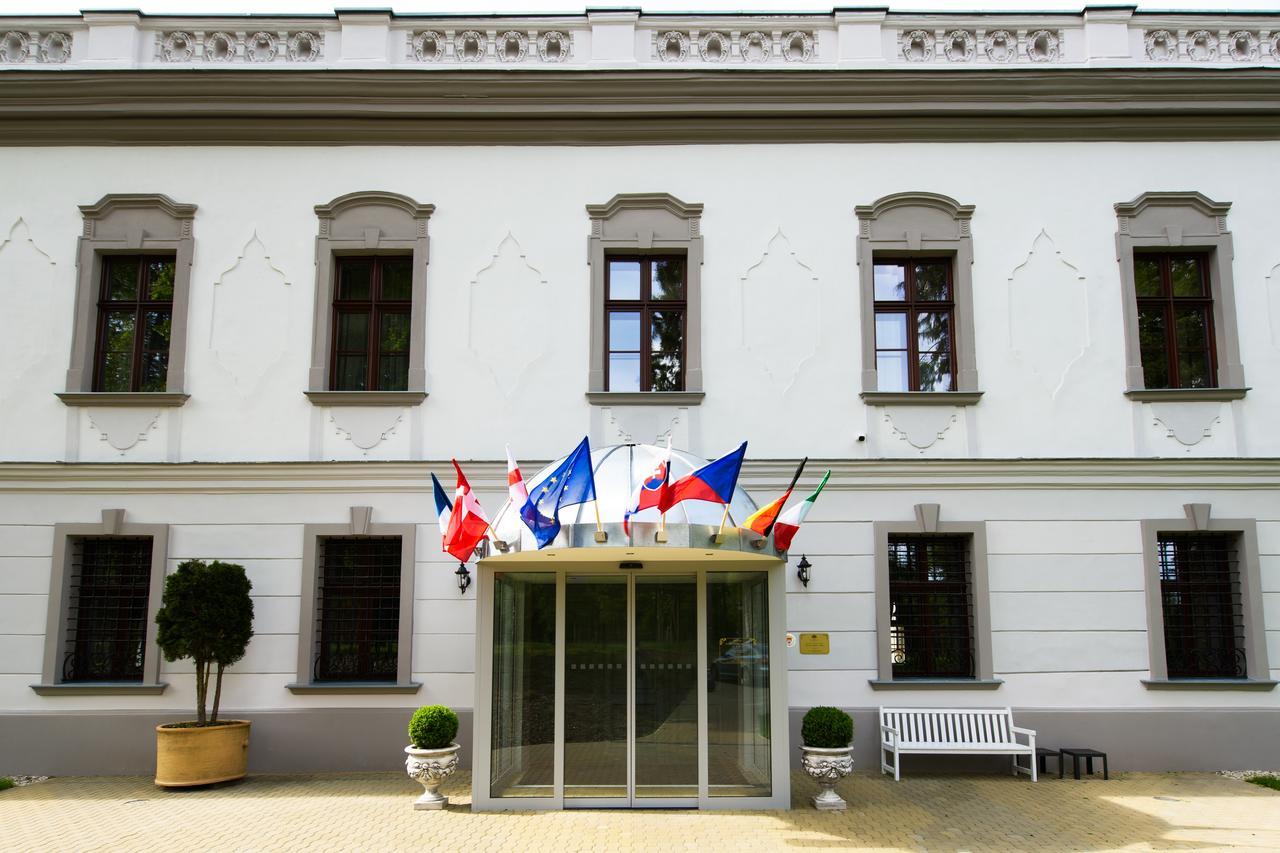 فندق جينو بارك بالاس Považská Bystrica المظهر الخارجي الصورة